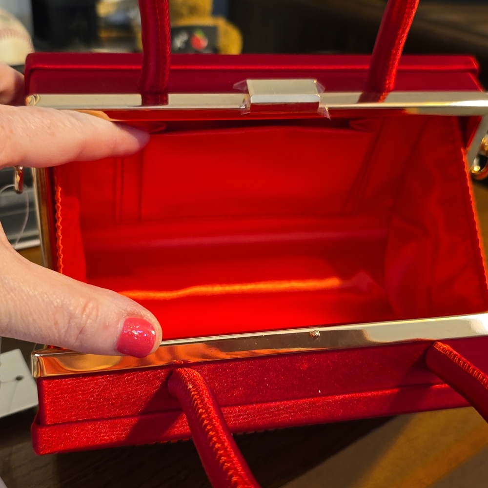 Elegant Red Handbag - Picture 3 of 4